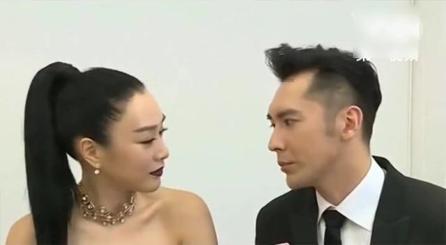 小金豆在松花江边发现宝藏,晶莹剔透的大冰钻爱不释手,看着动作有点眼熟,好像新石器时代的动作!