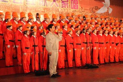民国年代,底层社会的心酸,衣不蔽体的一家人